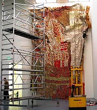 El Anatsui Installation of Sasa Pompidou